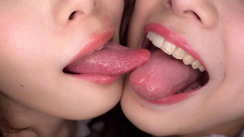 なが~い舌で精子を搾り取るエグいフェラ技がすごすぎて速攻射精させられた…でも一発出しただけじゃ終わらない!唾液で全身ぐっちょぐちょにして一滴残らずザーメンごっくんチンシャブW痴女 結城りの 野咲美桜