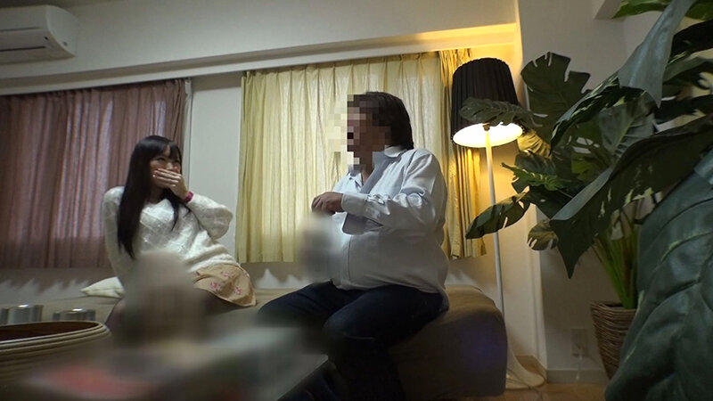 大好きな騎乗位に夢中!清楚系の見た目を裏切るドスケベ妻