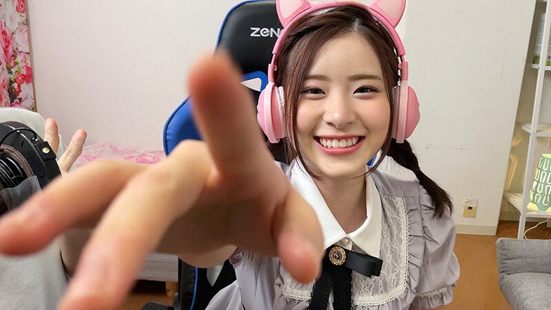 【配信の裏側、流出】めちゃかわ（20歳）フォロワ4万！人気ゲーム配信女子大生、男子大生とゲーム配信中に軽イキ！垢BANギリギリのフェラ＆中出しSEX映像流出【伝説】