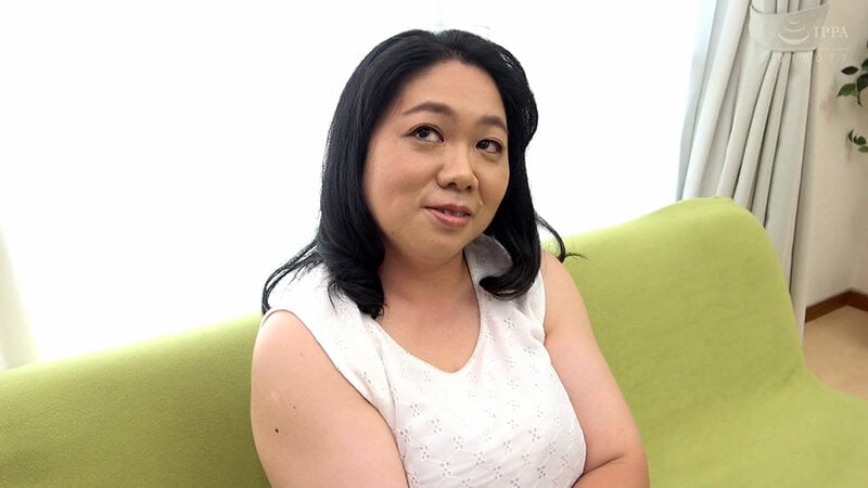 52歳の結婚28年目のHカップ爆乳熟女さん!NTR願望の旦那の要望と潮吹きにチャレンジ!