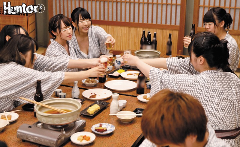 社員旅行でやって来た温泉旅館に男はボク1人だけで、酔っ払った巨乳女子社員たちとまさかの混浴風呂に!!社員旅行で温泉旅館に来たのはいいけど…