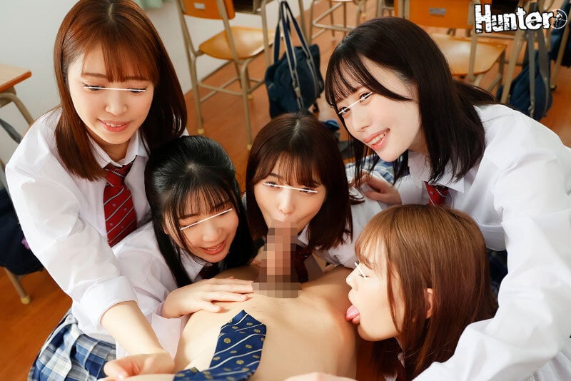 女子率99%!ミニスカ×ニーハイ女子ばかりの学校で絶対領域パンチラに毎日フル勃起!朝から始まって授業中、休み時間、放課後…常にヤラれまくり!