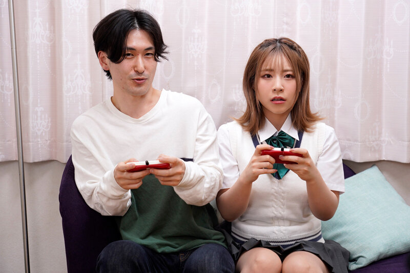 友達の妹が清純そうに見えてクソ生意気なメスガキだった!敬語で「ざこち●ぽですねぇ」と罵られて大人のプライドを打ち砕かれて逆レ搾精されまくった 沙月恵奈