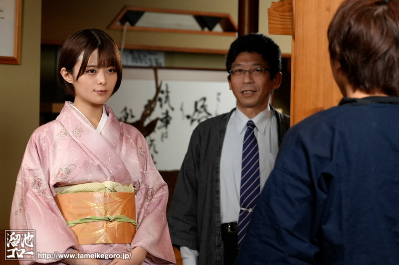 夫がいない間の里帰り。偶然出会った幼馴染と背徳の中で濃厚接吻を繰り返し、イッているのに腰を振り続けた2泊3日不倫 月乃ルナ