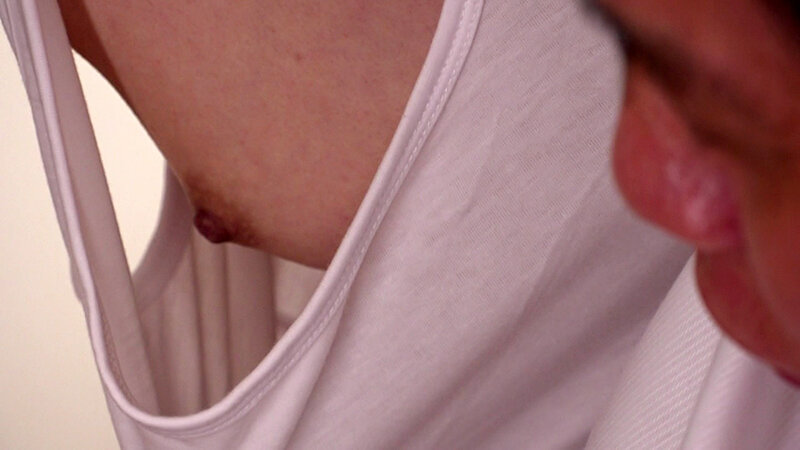 子供の頃から良く知っている友達の娘は常にノーブラ透け乳首 ふざけて乳首つまんだら予想外にウブな反応にたまらず何度もこっそりハメ続けたボク 双葉くるみ