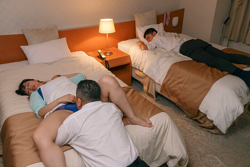 パワハラ気質で生理的にぜったい無理な夫の上司に同行した地方出張で悶絶の絶倫巨根で突かれまくった僕の妻が健闘むなしく翌朝までには快楽堕ちしてしまった……的な話です 春菜はな