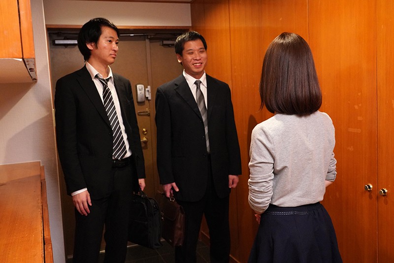 尻フェチ上司にさわられて… 夫の上司に目をつけられぷりけつを触られまくった貞淑桃尻妻 篠田ゆう