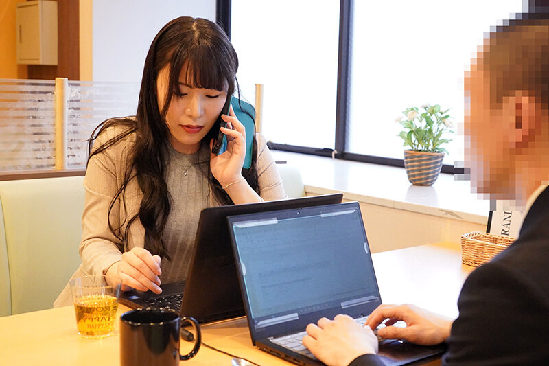 インテリ女上司と新卒の僕はビジネスライクな肉体関係。