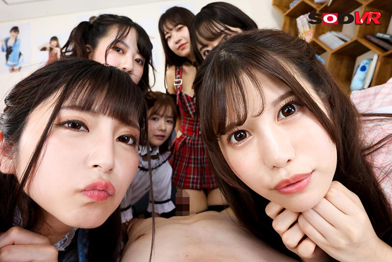 【VR】超全身舐めアイドル究極ハーレムVR 大好きな推しのアイドルたちに囲まれチ○ポはもちろん足の先から身体中、顔面まで全身同時舐め回し!さらに全員ナマ挿入アイドル孕ませ中出しSEX!!