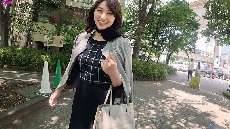 今、セフレで一番エロい推し妻、紹介します。チ○ポ大好き誰の精子でも笑顔でごっくん、中出しする美形セフレ妻瞳さん（28歳）