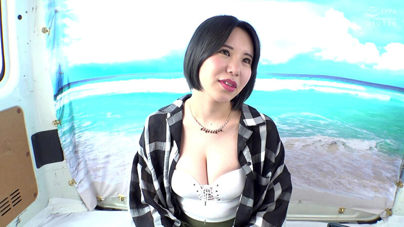 それなーっ!こっそり媚薬で勝手に性欲覚醒 巨乳JDがビキニで挑戦するヌルッヌルオイルマッサージ!いやだ勃起しちゃう …凸ったビーチク&クリトリスを激震電マで執拗に愛撫、ガニ股失禁イキ潮ブッシャーッ!~りな編~