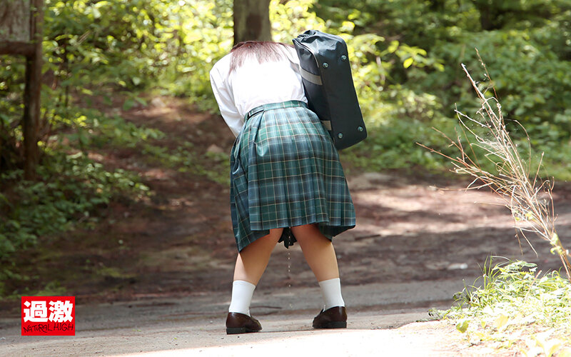 クスリを飲まされ女体炎上!人目も気にせず全裸オナニーでイキ漏らす野外アクメ女 黒髪清楚J○