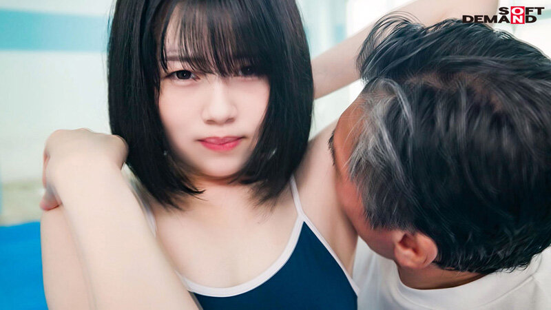 青春汁まみれ みずみずしくフレッシュなつるぺたパイパンボディから汁、汗、潮、精子が弾け飛ぶ！どっぴゅん10発！！ 霧島さな