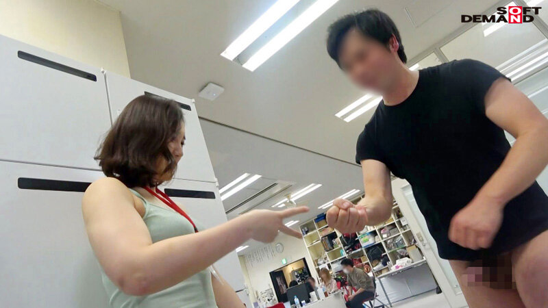 ロッカーの向こうには40名以上の同僚が通常業務中!公開全裸!!SOD女子社員 ハダカになるより恥ずかしい脱ぎキャンBOX野球拳 小野村光