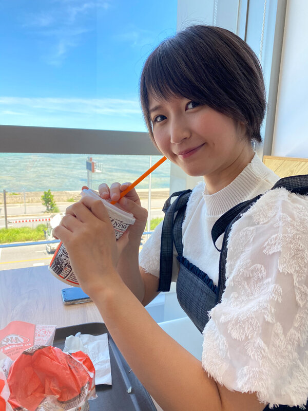 南国露出DX 放尿少女ゆうりちゃんと精飲と中出しと半中半外おバカンス