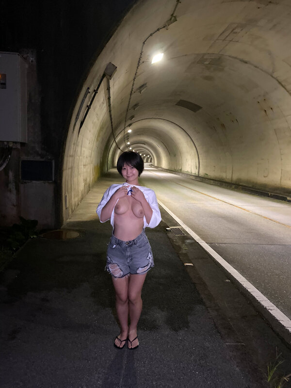 南国露出DX 放尿少女ゆうりちゃんと精飲と中出しと半中半外おバカンス