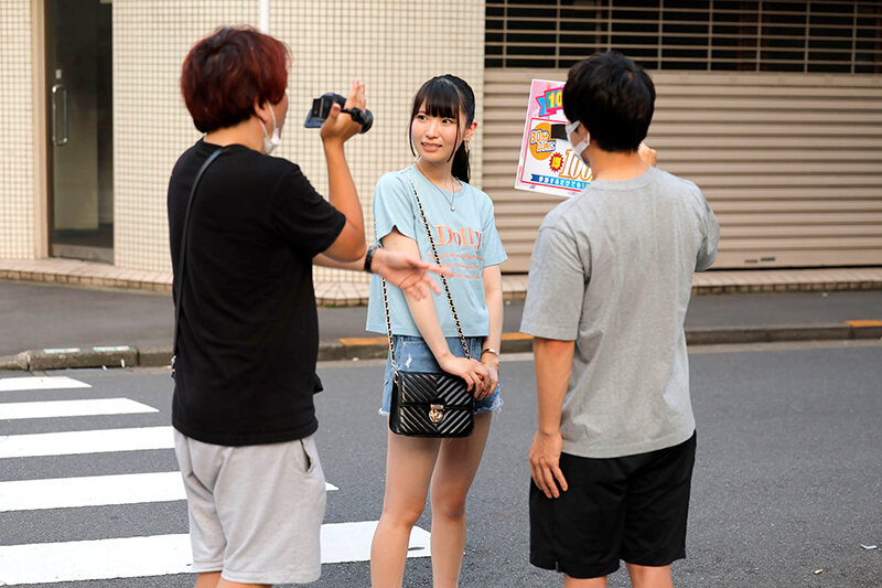 街中で声を掛けた心優しい10代娘に30分で童貞君を射精させてくれたら賞金100万円とガチナンパ！実は童貞のフリした絶倫男優のデカチンでヌルヌルま○こに激ピストン！超早漏ま○こに何度イってもガン無視で金玉がからっぽになるまで高速ピストン！連続中出し！