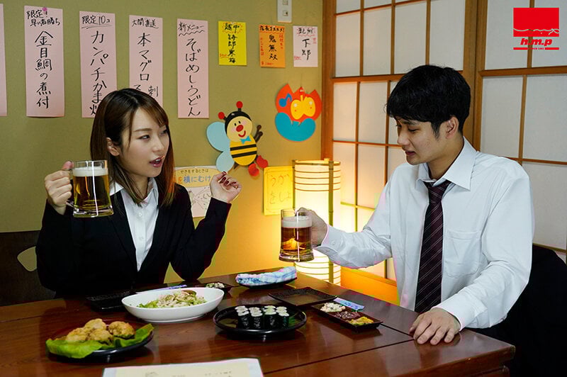 「終電なくなっちゃったね…じゃあウチくる?」終電を逃して旦那さんが出張中の女上司の家にお泊まり不倫、誘惑発情された僕は興奮して朝までハメ続けた 八乃つばさ