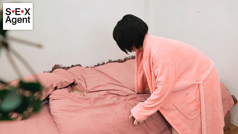 据え置きカメラの前でオナニーしたらおもらししちゃった女達