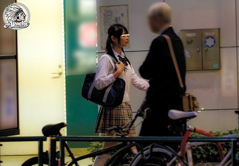 犯●れる娘の隣で固定媚薬バイブにイキ狂う母親は娘を犯したばかりのチ○ポにむさぼりつく!!