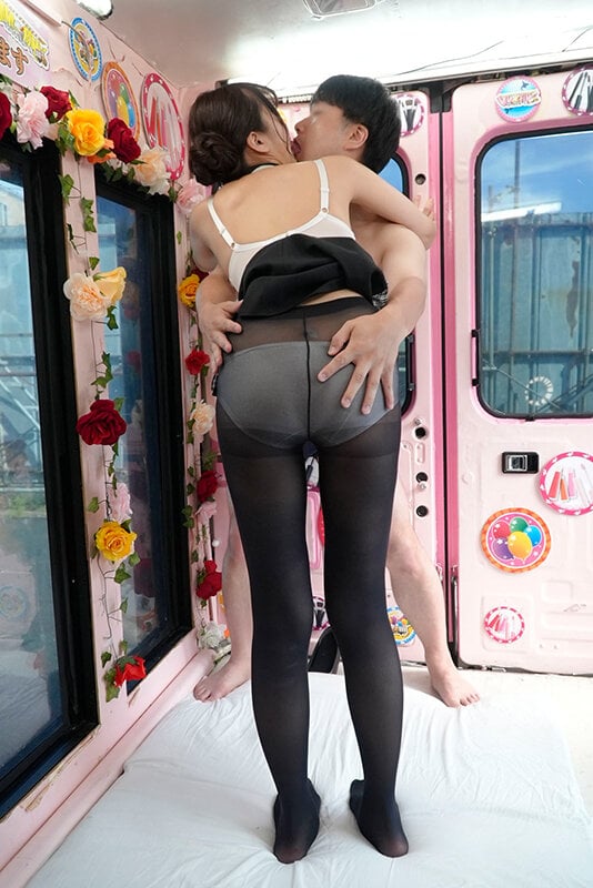 顔出し解禁!!マジックミラー便 一流百貨店に勤務する清楚で品格漂う美容部員さん 初めての公開ディープキス編 vol.05 8人全員SEXスペシャル!!潤んだ口唇の美容部員さんが舌を激しく絡め合わせる濃厚接吻に思わずオマ○コ本気濡れ!仕事中にもかかわらずキスまみれのデ…