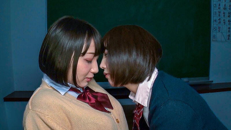 敏感勃起乳首舐めレズ