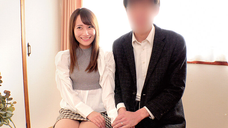 『愛し合う夫婦が残したいメモリアルヌードフォト』と題された雑誌の特集だと妻を騙し、絶倫チ○ポ男と素肌密着偽撮影会で寝取られ検証!!旦那よりも若くてカチカチに反り返ったチ○ポがマ○コまで1cmに超接近して奥さん急激欲情!?旦那が近くにいるにも関わらず生中出し…