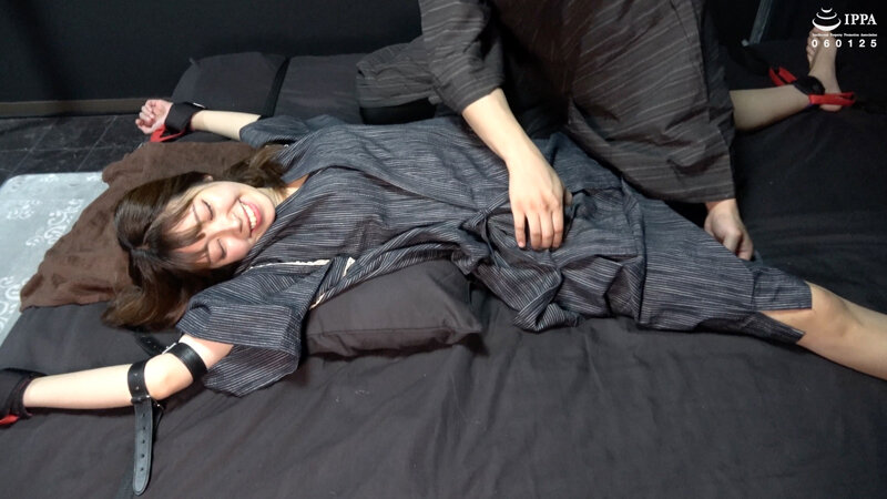 「仰向け＆うつ伏せで四肢拘束！ 動けない甚平姿のお姉さんに容赦無いくすぐりを！」 わかしラボVol.025- 5 加賀美さら