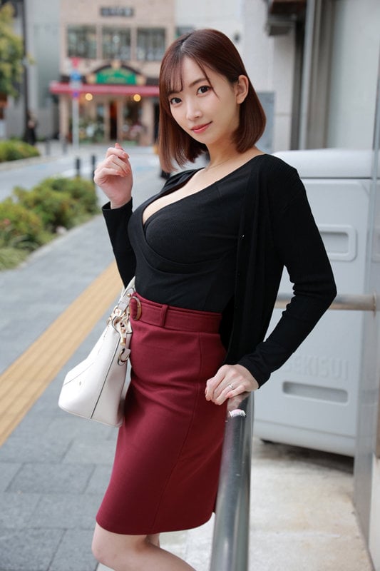 【神乳Hcup&剛毛ちゃん】元RQダイナマイトボディ人妻 媚薬オイルで爆乳&マン毛てっかてか軟乳弾ける脳汁ダダ漏れイキ狂い中出し不倫