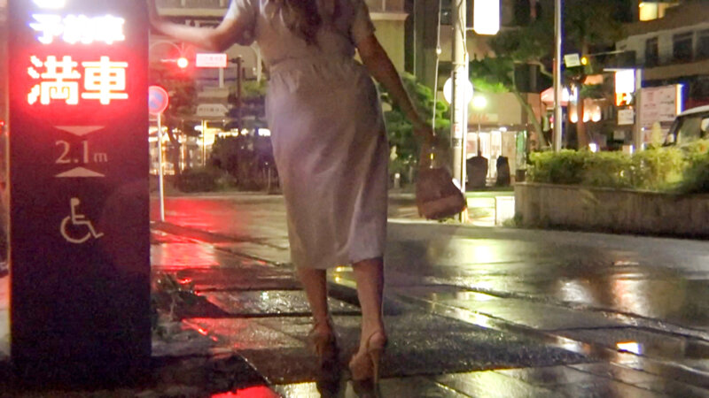 路上で出会った泥●中のエロカワな女性が気になって仕方なくて介抱しながらホテルに連れ込んでハメ撮りGET!!