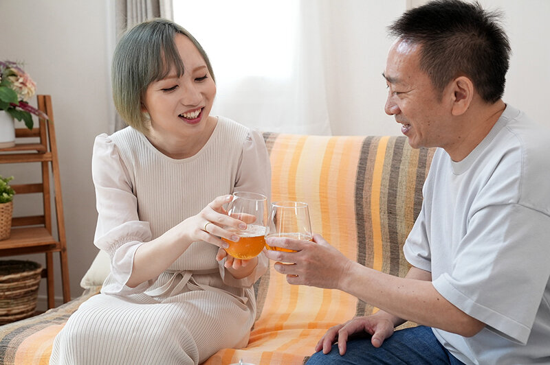 ナンパして連れ込んだら、デカチンの持ち主のニューハーフでした…。星野亜美
