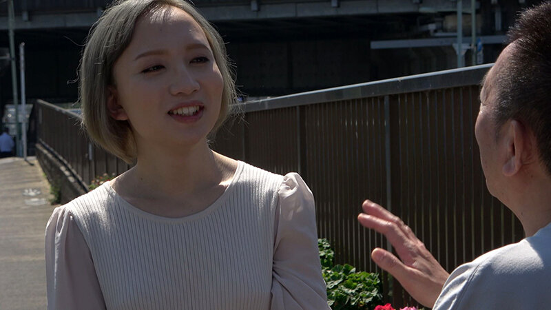 ナンパして連れ込んだら、デカチンの持ち主のニューハーフでした…。星野亜美