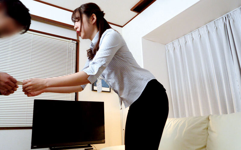 パンツスーツの生保レディにセクハラ枕営業を仕掛けてみたら…