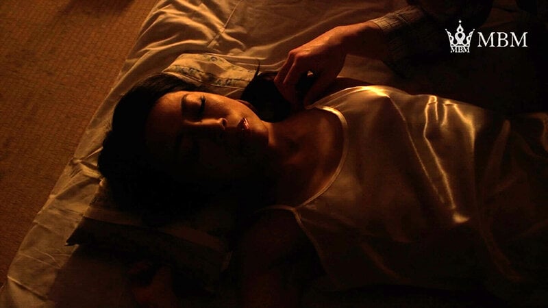 母さんはいつでもヤレる僕の最高のセフレ！！親父が寝てる横で夜●いをかけて…