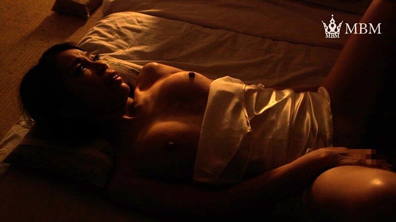 母さんはいつでもヤレる僕の最高のセフレ！！親父が寝てる横で夜●いをかけて…