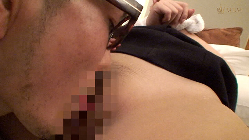 目隠しをされ手を縛られた愛撫に今までにない快感を覚えた奥さん!恍惚の表情で悶える変態SEX