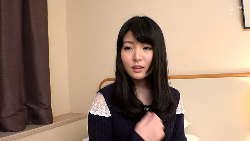 結婚5年目の大人しい雰囲気の清楚系奥さん!旦那は40歳を超え夜の営みは月1回あるかないかでチョット欲求不満気味…性欲なんて感じさせない奥さんが戸惑いなら快感に流され快楽トリップに狂いイキ!