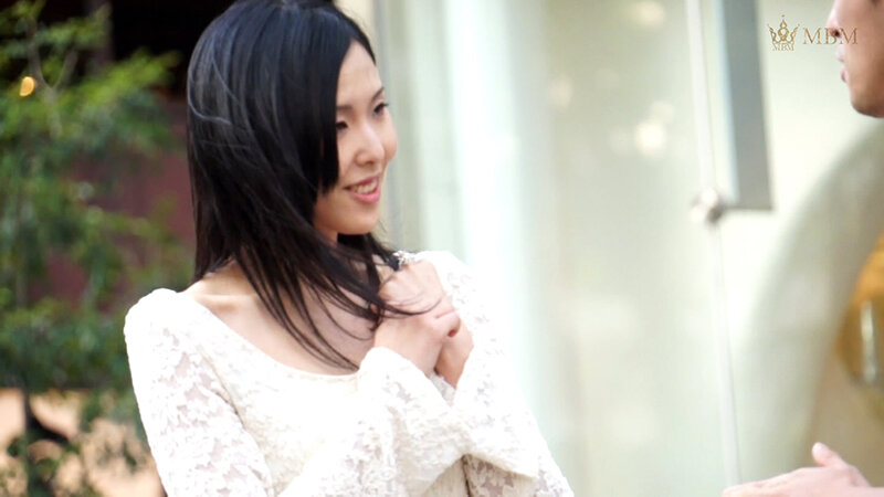 いいバイトを紹介しますよ！綺麗な女性しか紹介できない仕事で空いてる時間にできる短時間高額バイト！？思わずついていきホテルにIN！久々の男性とのふれあいに求めてしまう素人娘！
