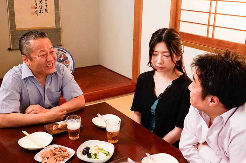 夫の部下に寝取られて…乳輪は小さいが乳首は大きい巨尻妻が昔感じた悦びを思い出す 大浦真奈美