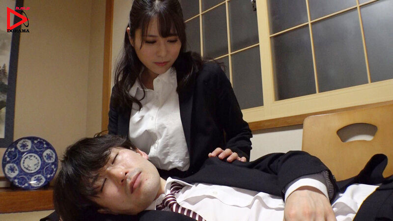 取引先との飲み会で終電を逃した僕は、後輩女子の誘惑に負けて愛妻に嘘をつき、種付け社内不倫をしてしまった。 伊織羽音