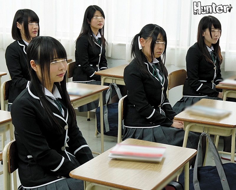校則が厳しい超お嬢様女子校は見た目は清楚だけど実はヤリマンだらけ！！非常勤講師として行った先がお嬢様女子校！黒髪の乙女の花園と思いきや、清楚な見た目とは反して女子たちはみんなヤリマン！小中高と女子校育ちの反動でセックス大好き女子に！だから…