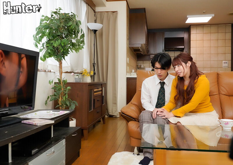 母のママ友たちとAV鑑賞する事になってしまった童貞のボク。AVを初めて見たママ友たちは発情して『AVみたいなエッチがしたい』とまさかの…2