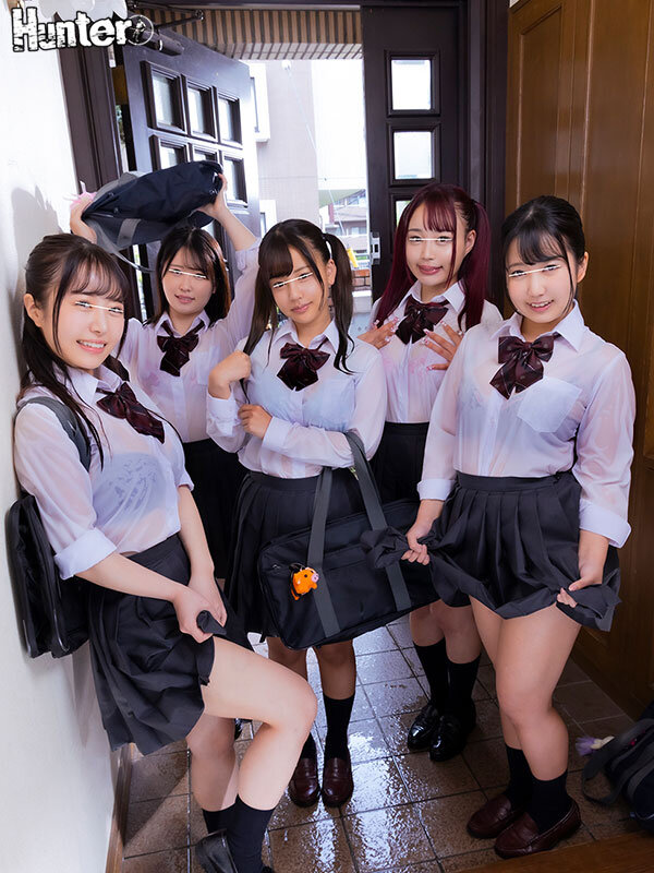 全員ビショ濡れで制服からブラ透けまくり!下校中に突然の豪雨で雨宿りにやってきた義妹と友達のビショ濡れの透けブラから目が離せず勃起しまくり!