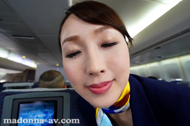 【VR】初VR!!桜樹玲奈 現役人妻CAがエコノミーの僕を極上プレミアムサービスでもてなしてくれるVR