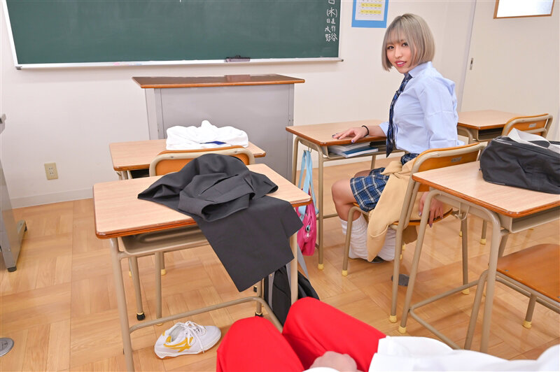 【VR】体育で誰もいない教室で、サボって暇なクラスメイト「のぞみ」の見せつけ挑発にチ○ポは勃起全開!童貞をからかってくる…ヤリマン美巨乳ギャルの誘惑に負けてフェラ、パイズリ、生ハメ!【口内射精・挟射・中出し3発!】神GAL降臨! 北城希