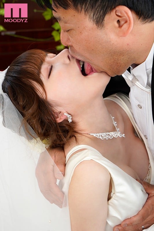 おれの最愛の妹が中年オヤジとの望まない結婚を強いられた 深田えいみ