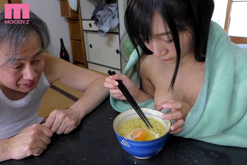 真夏の雨上がりねっちょり中年親父 濡れ透け汗だく濃厚性交 星奈あい