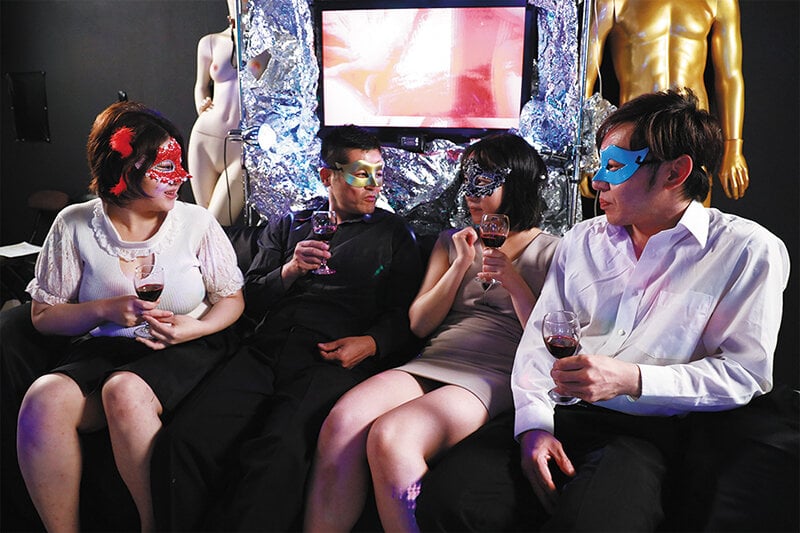 大人のパーティー 近所の人妻が通う中年おやじのオフ会濃厚密室プレイ4時間3