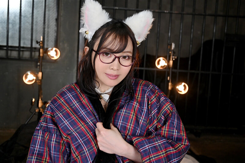 【VR】ダサくて根暗な従順年上女(むっつりスケベ)に僕好みのエロい格好させたらムラムラMAX!【超肉感特化コミュ障美女】僕だけの肉オナホだから本命彼女には出来ない身勝手な行為を繰り返した。 辻芽愛里