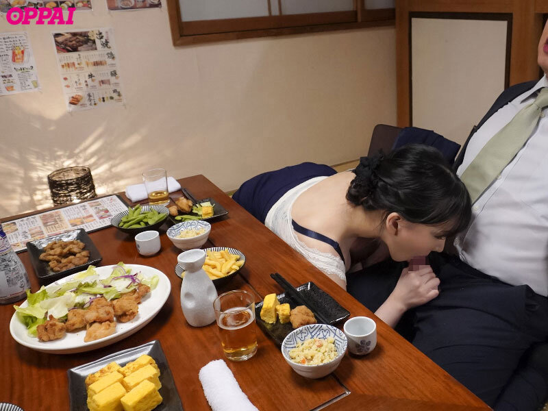 はじめて彼女ができたのに!年下の女上司に痴女られ残業と営業と出張が増えた僕 楪カレン